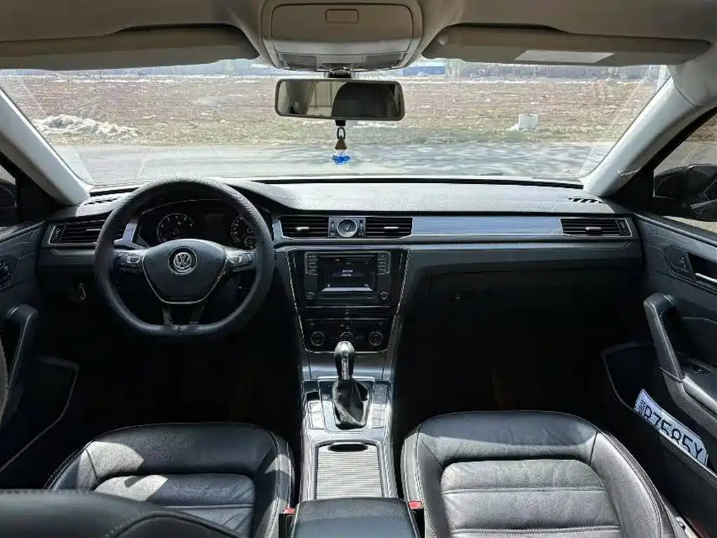 VOLKSWAGEN PASSAT 2016