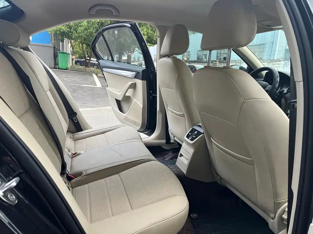 SKODA OCTAVIA 2015