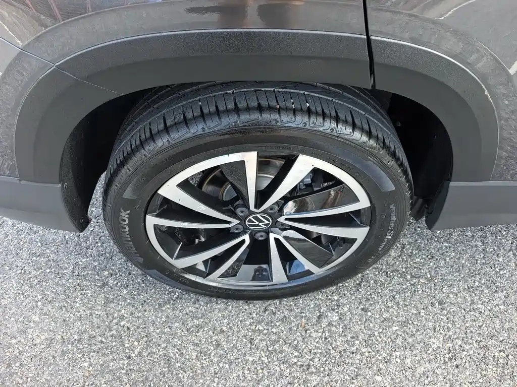 VOLKSWAGEN THARU 2022