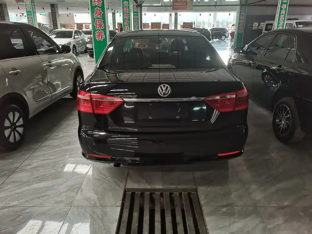 VOLKSWAGEN LAVIDA 2015