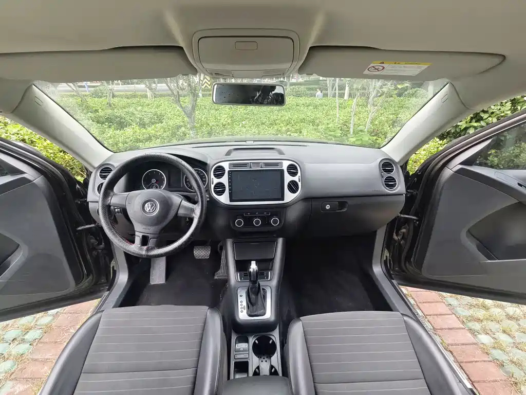 VOLKSWAGEN TIGUAN 2015