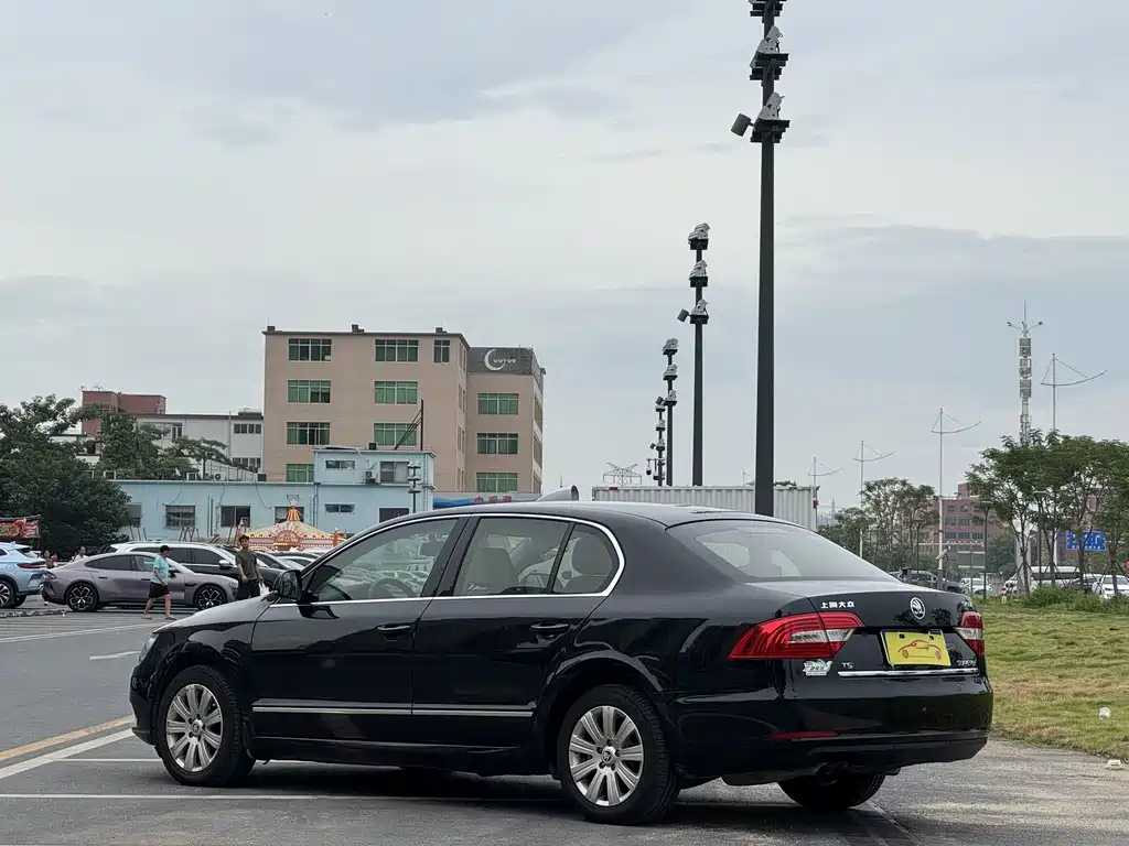 SKODA SUPERB 2013