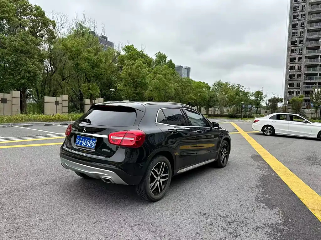 MERCEDES BENZ GLA 2015