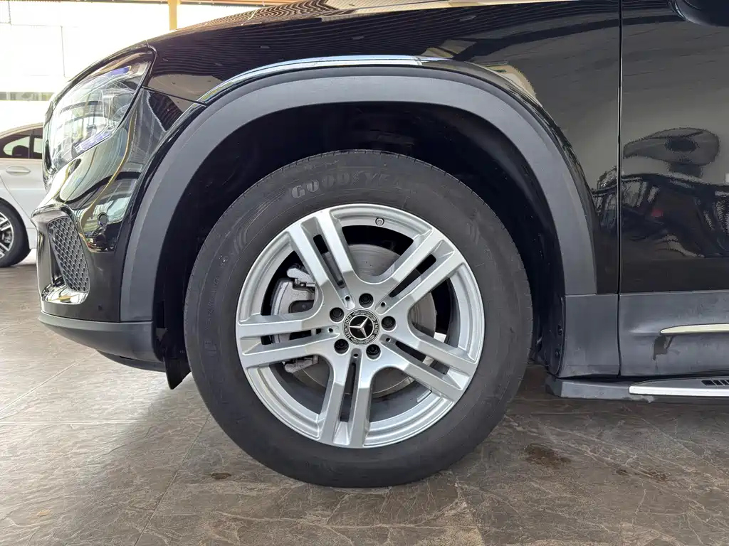 MERCEDES BENZ GLB 2023
