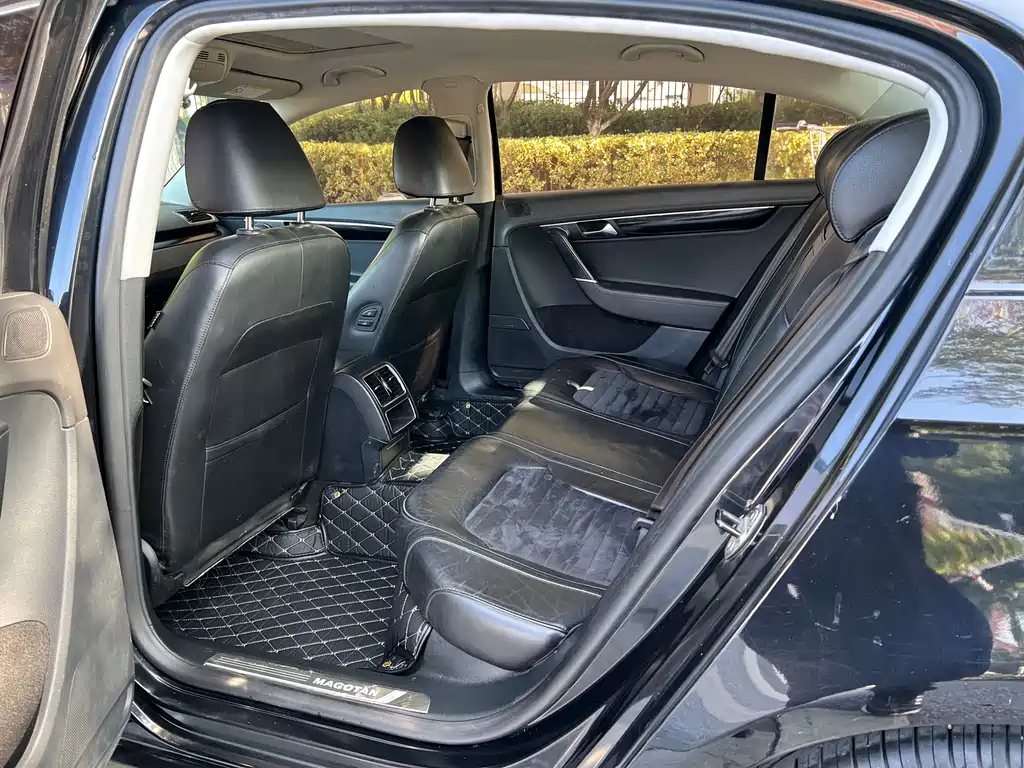 VOLKSWAGEN MAGOTAN 2015