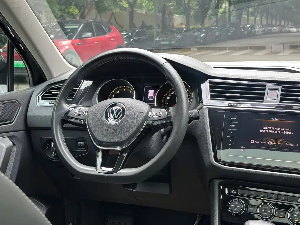 VOLKSWAGEN TIGUAN L 2021