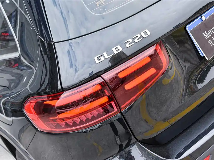 MERCEDES BENZ GLB 2024