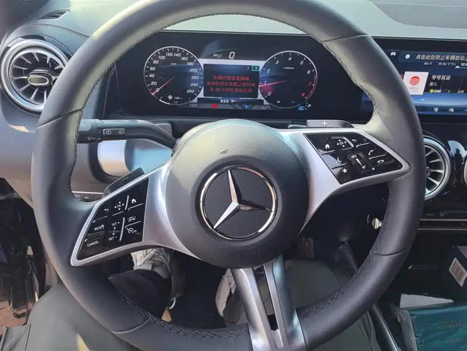 MERCEDES BENZ GLB 2024