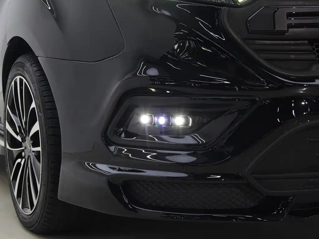 FORD TOUREO 2020