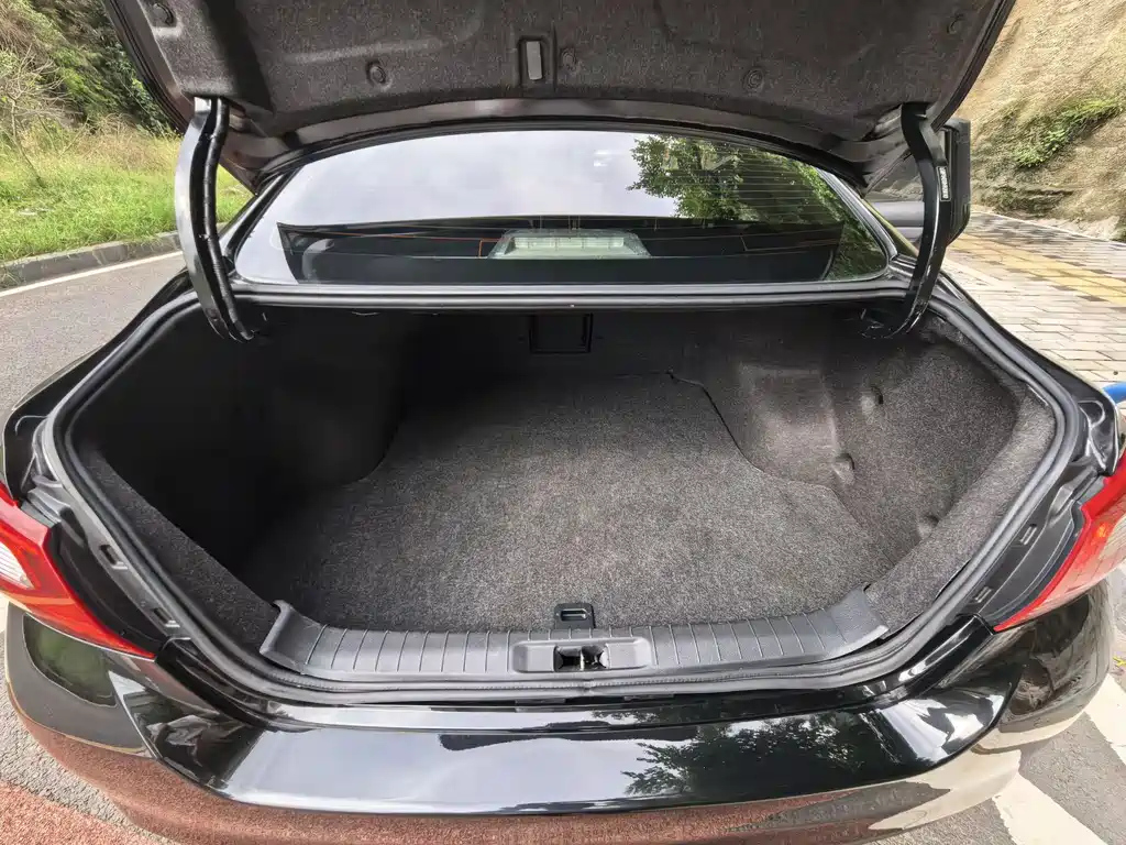 NISSAN TEANA 2018