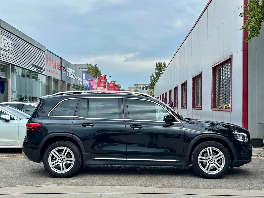 MERCEDES BENZ GLB 2023