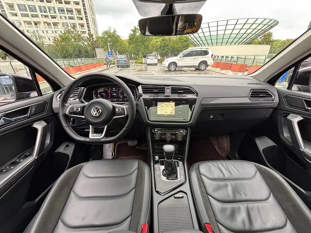 VOLKSWAGEN TIGUAN L 2021