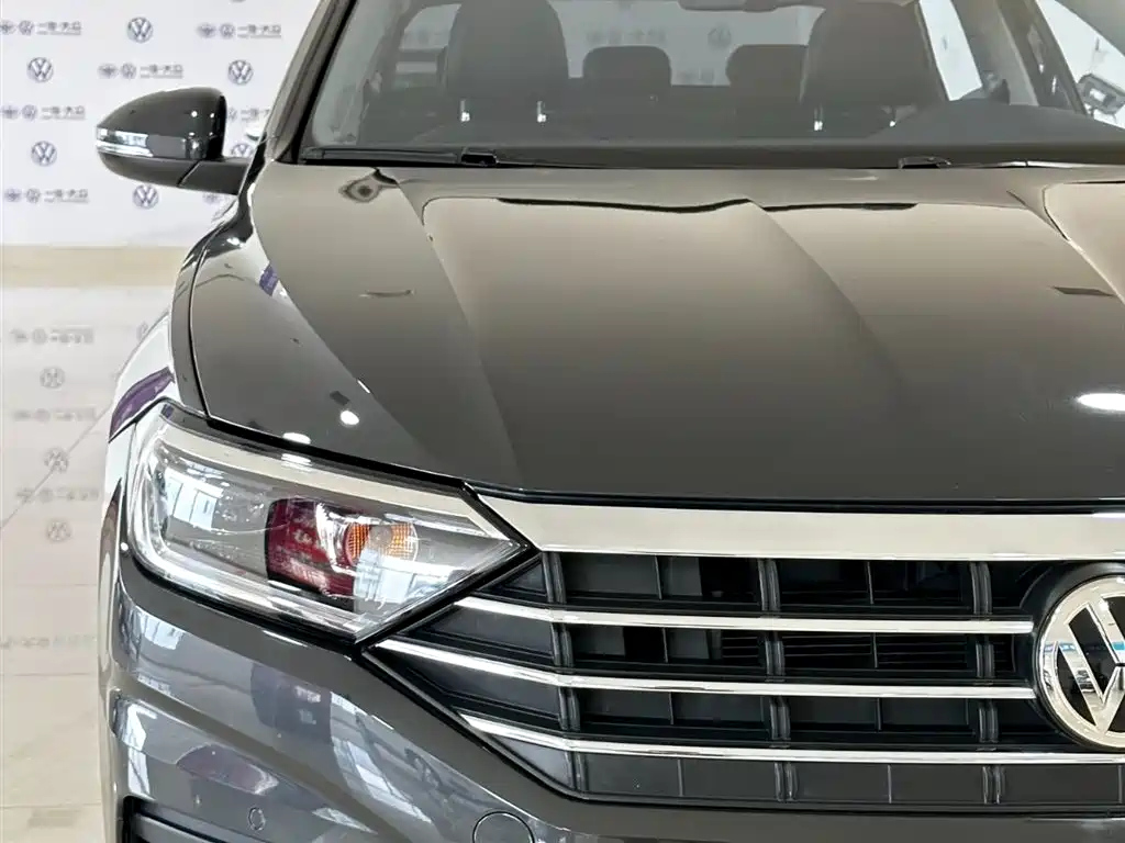 VOLKSWAGEN SAGITAR 2022