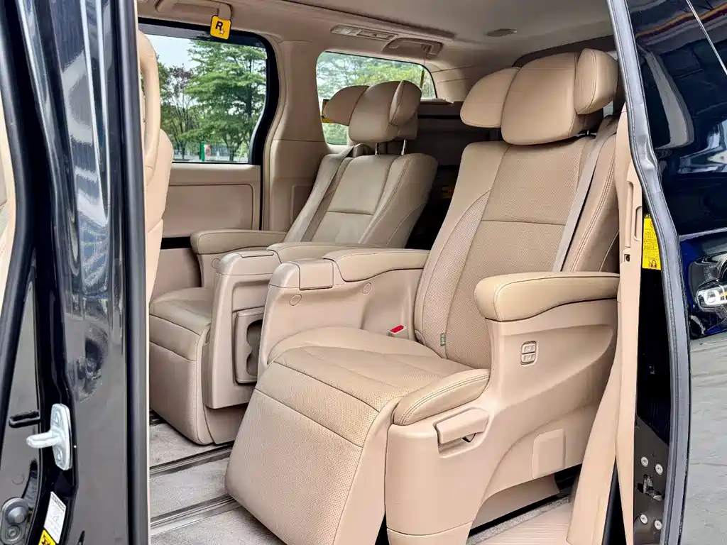 TOYOTA ALPHARD 2012