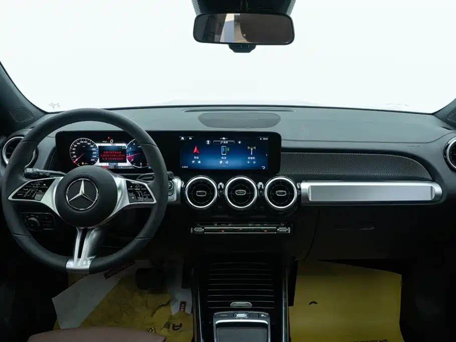 MERCEDES BENZ GLB 2024