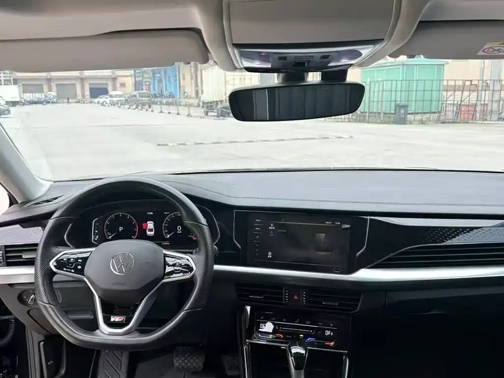 VOLKSWAGEN PASSAT 2023