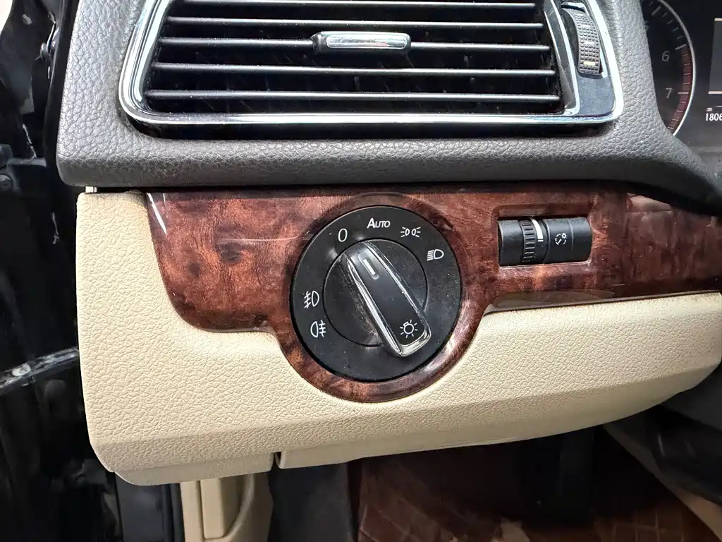 VOLKSWAGEN PASSAT 2013