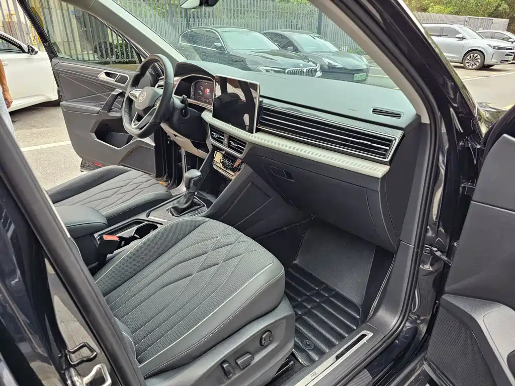 VOLKSWAGEN TIGUAN L 2022
