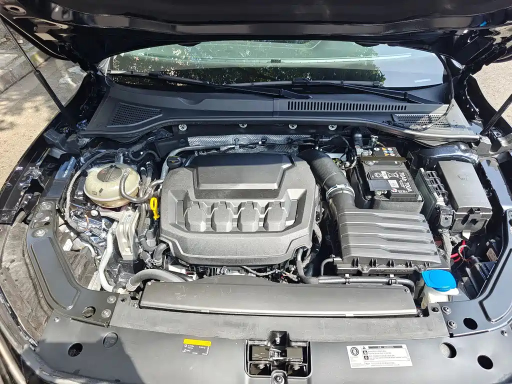 VOLKSWAGEN PASSAT 2024