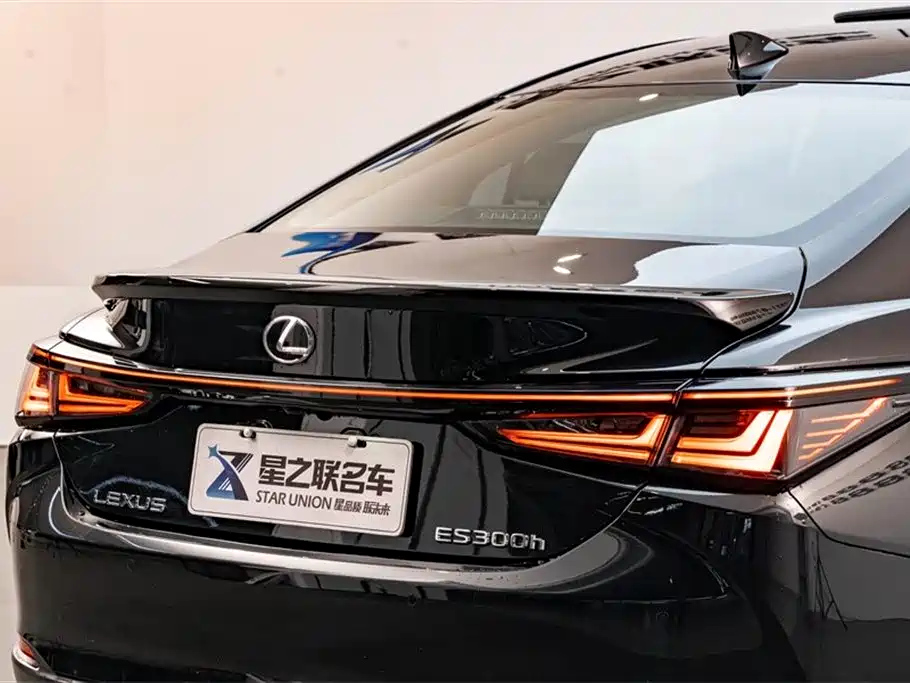 LEXUS ES 2025