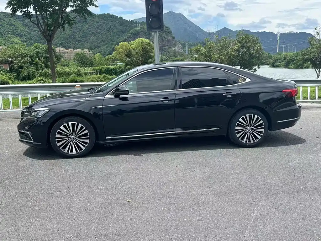 VOLKSWAGEN PASSAT 2021
