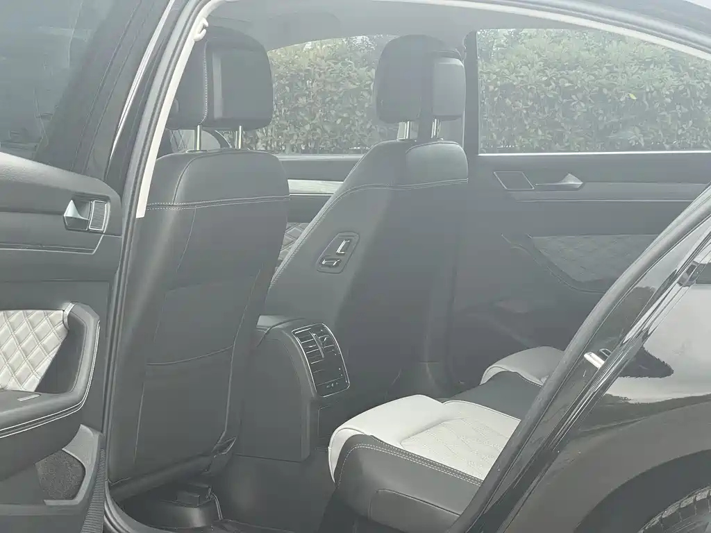 VOLKSWAGEN MAGOTAN 2023