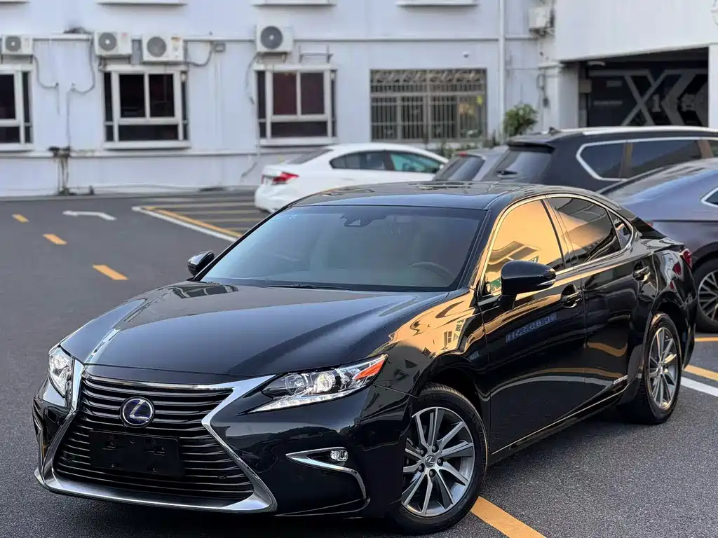 LEXUS ES 2016