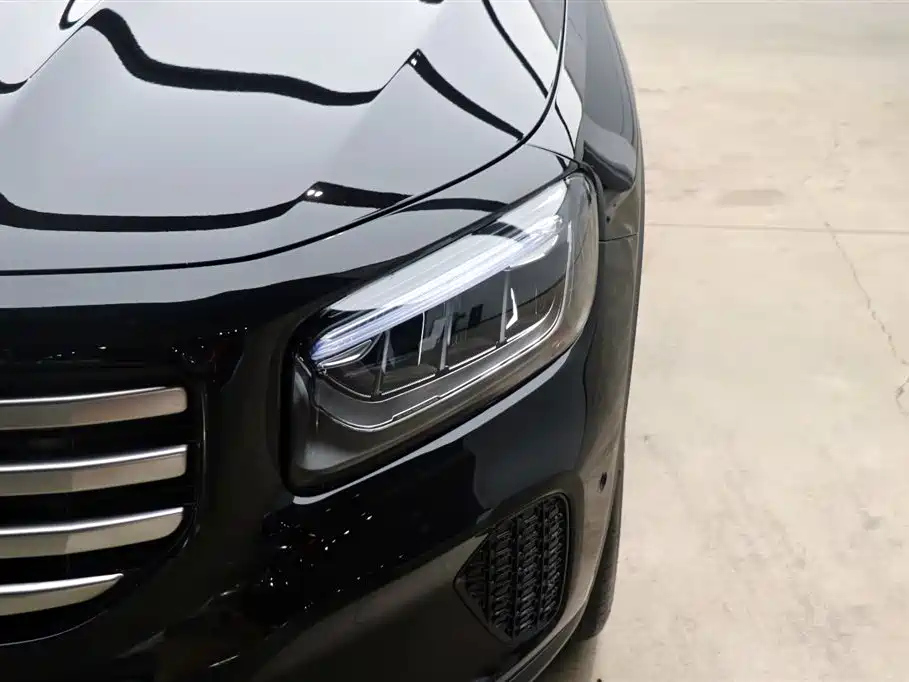 MERCEDES BENZ GLB 2025