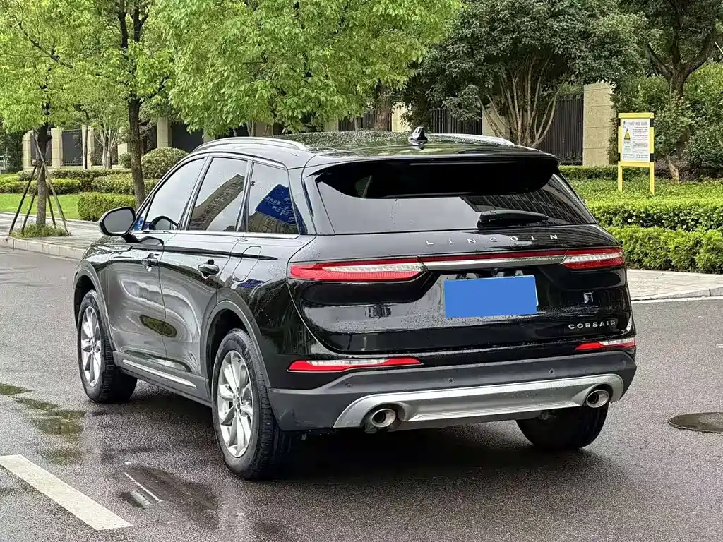 LINCOLN ADVENTURER 2020