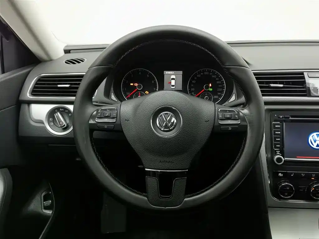 VOLKSWAGEN PASSAT 2014