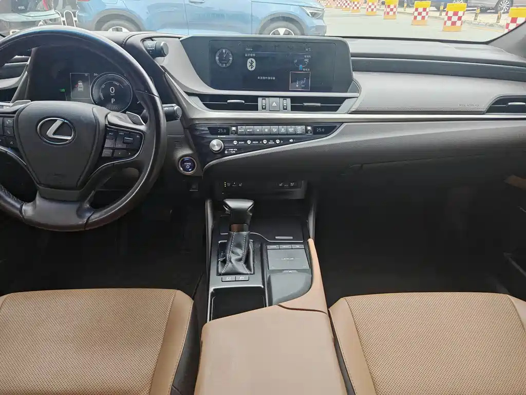 LEXUS ES 2020