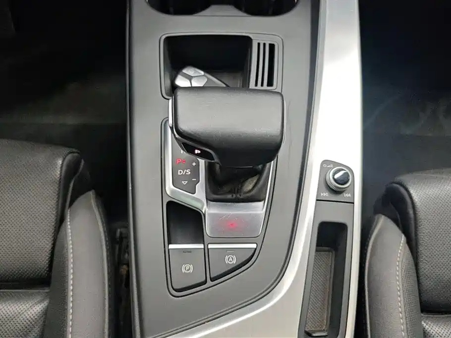 AUDI A4L 2020