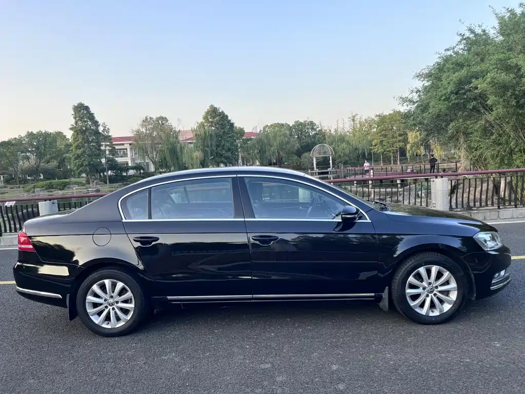 VOLKSWAGEN MAGOTAN 2012