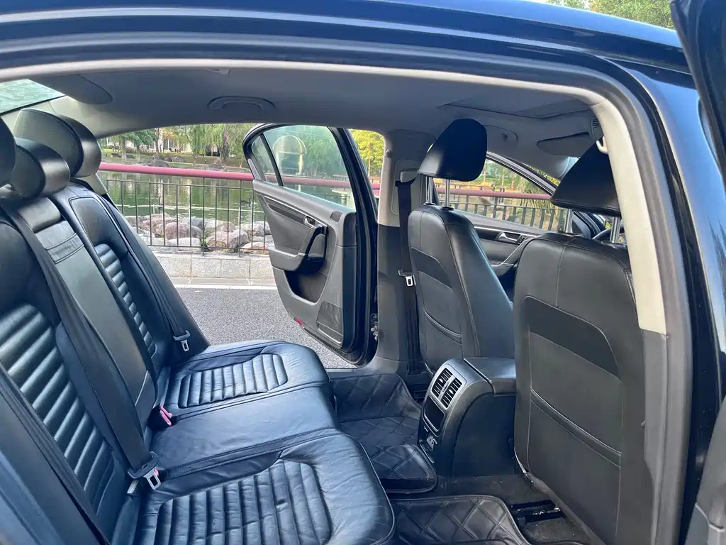 VOLKSWAGEN MAGOTAN 2012