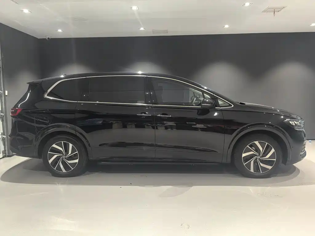 VOLKSWAGEN VILORAN 2023