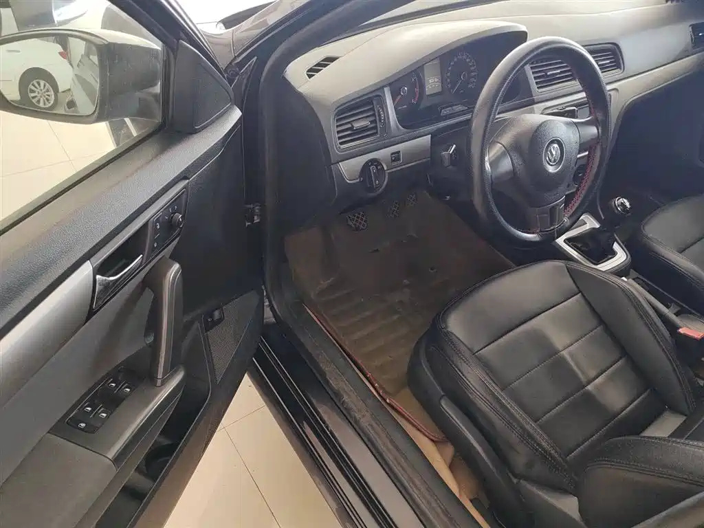 VOLKSWAGEN LAVIDA 2013