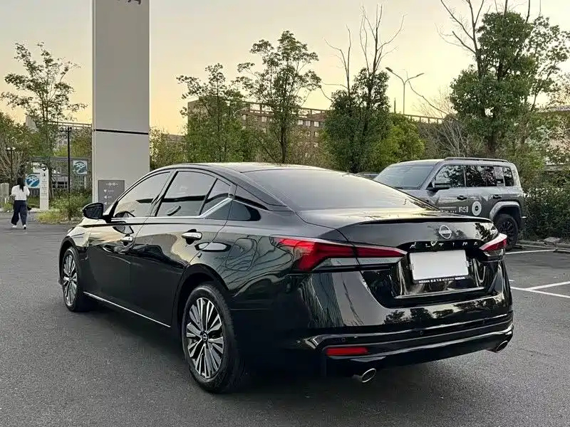 NISSAN TEANA 2025