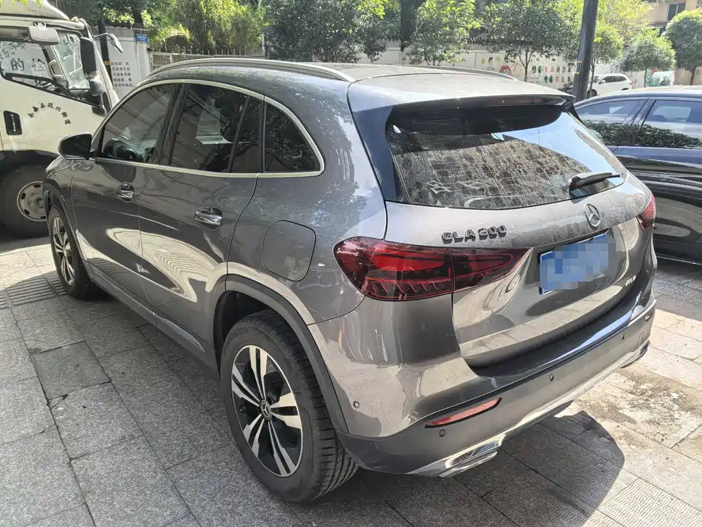 MERCEDES BENZ GLA 2025