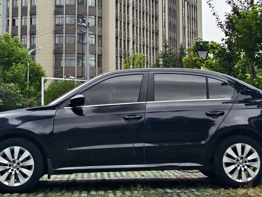 VOLKSWAGEN LAVIDA 2013