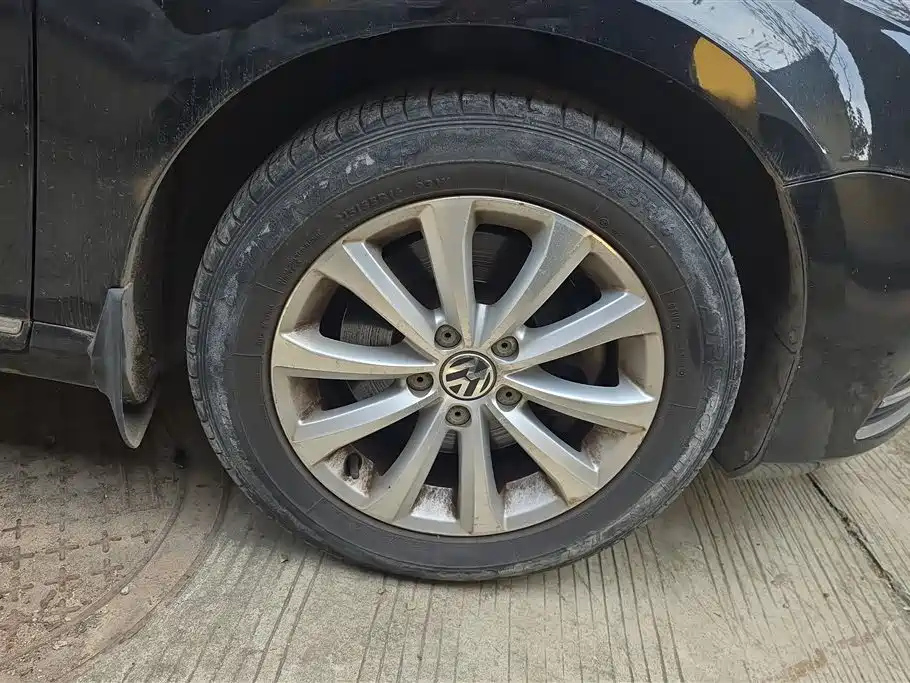 VOLKSWAGEN MAGOTAN 2015