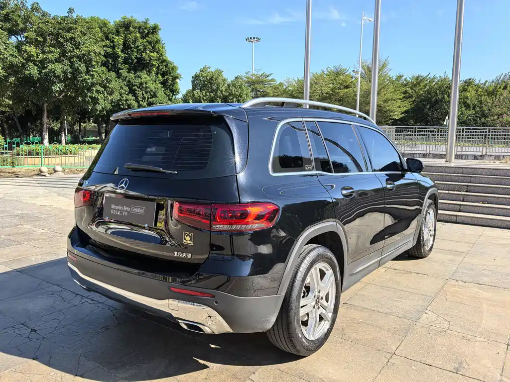 MERCEDES BENZ GLB 2023