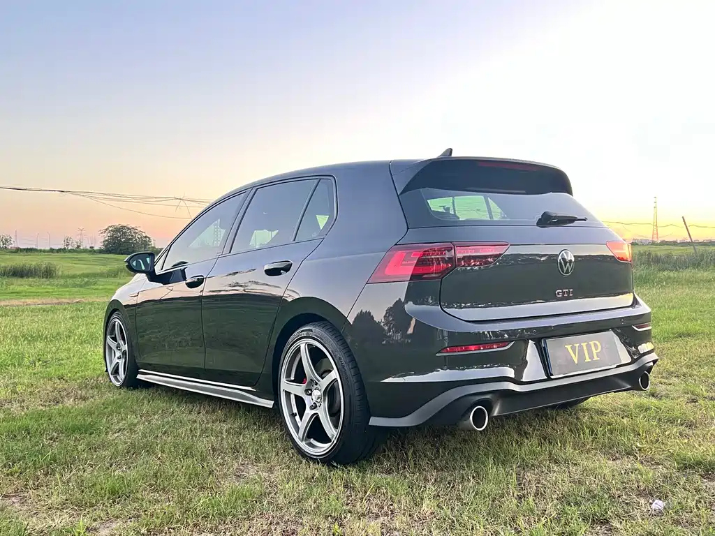 VOLKSWAGEN GOLF GTI 2021