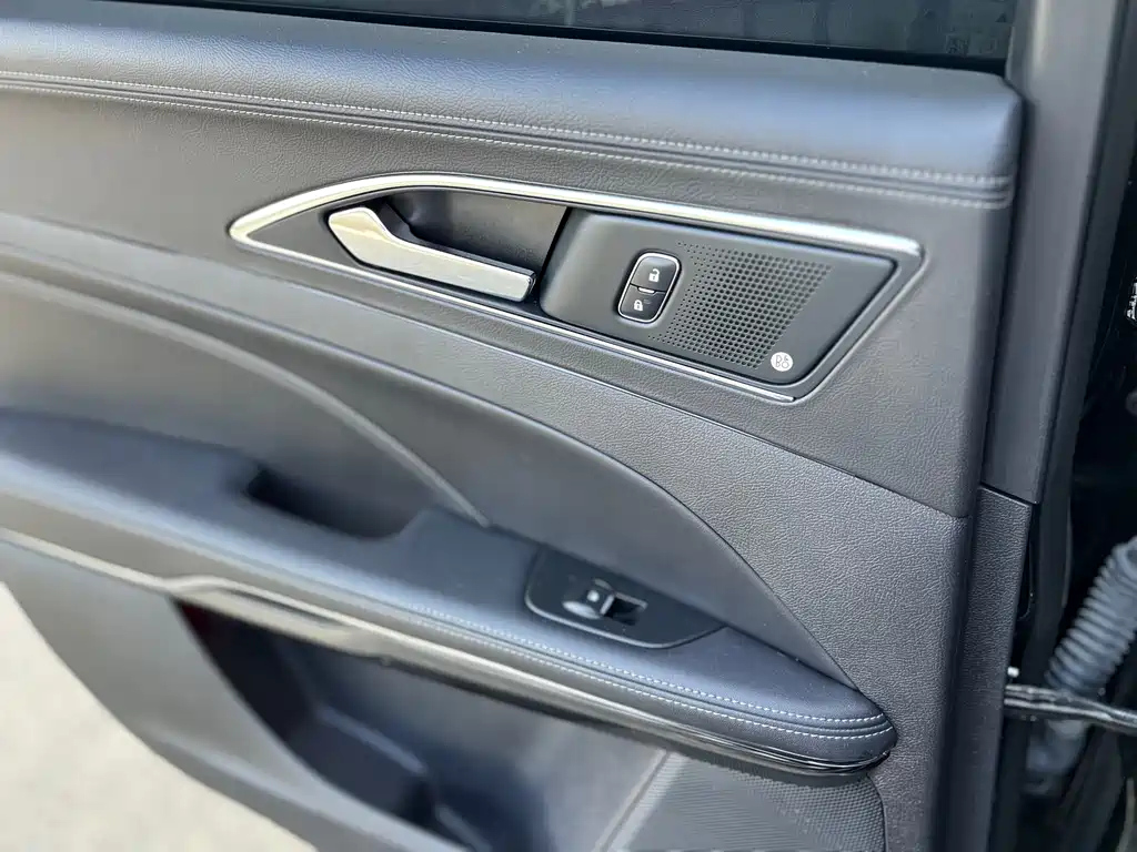 FORD TAURUS 2021