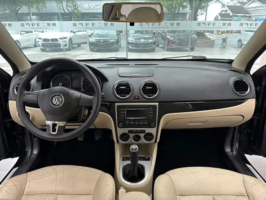VOLKSWAGEN LAVIDA 2012
