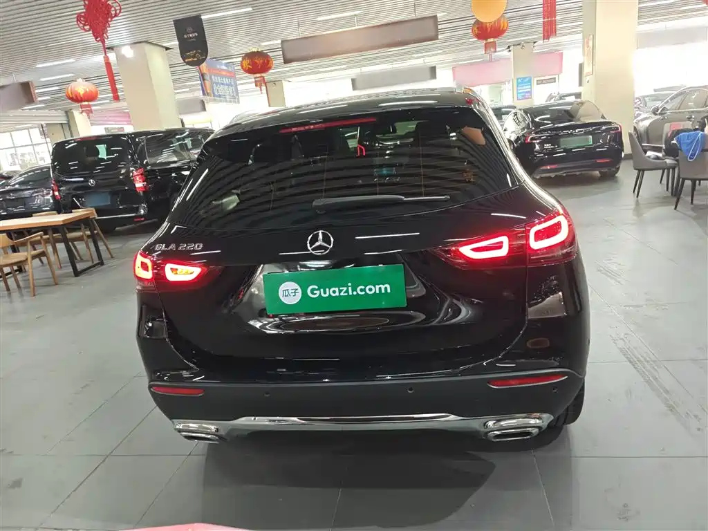 MERCEDES BENZ GLA 2023