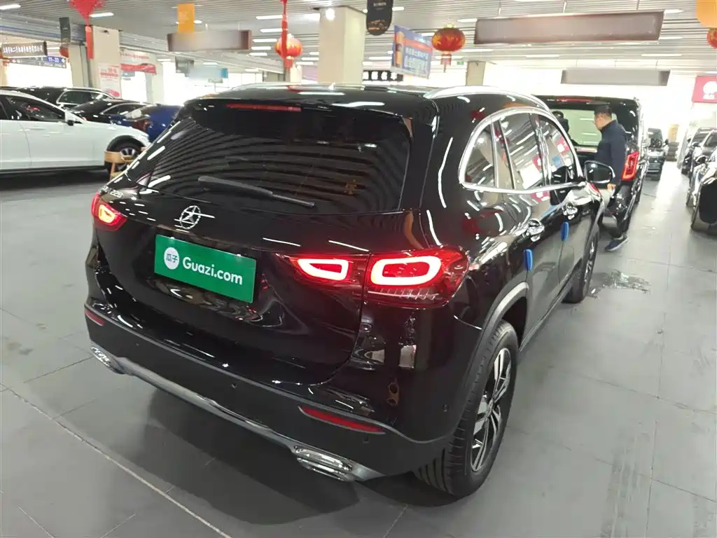 MERCEDES BENZ GLA 2023