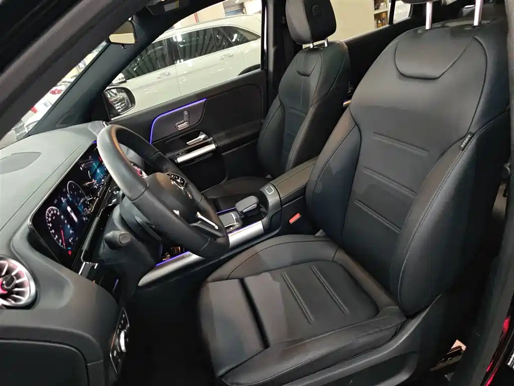 MERCEDES BENZ GLA 2023