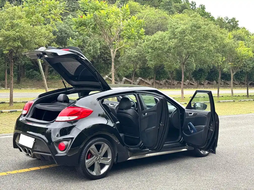 HYUNDAI VELOSTER 2013