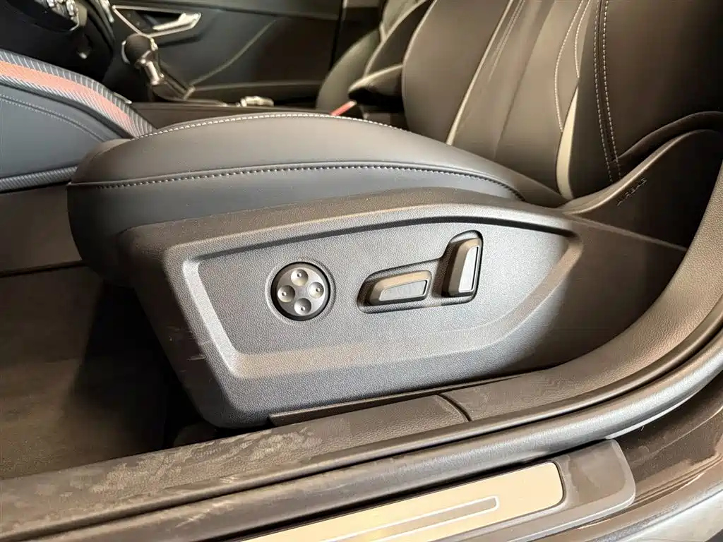 AUDI Q2L 2025