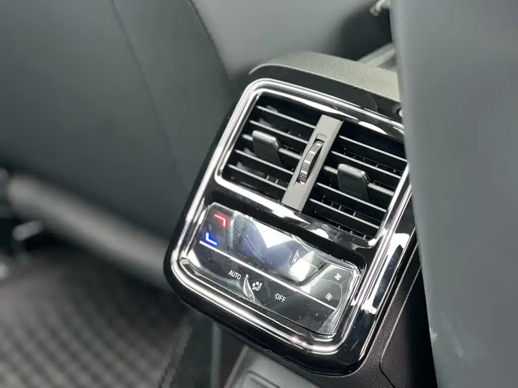 VOLKSWAGEN PASSAT 2025